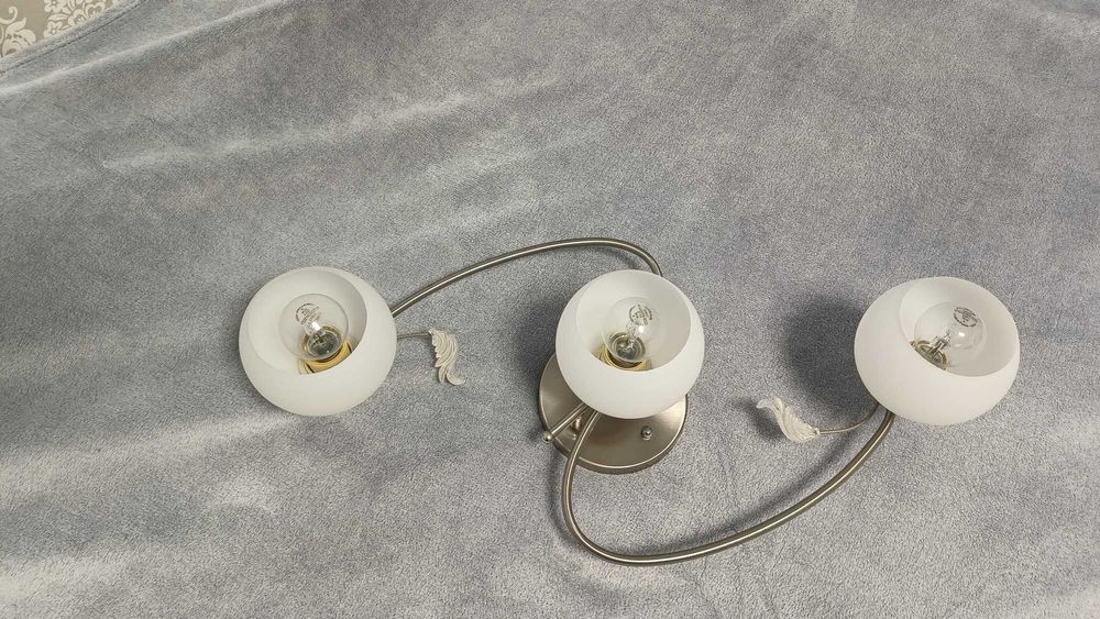 Лампа за монтаж на таван или стена