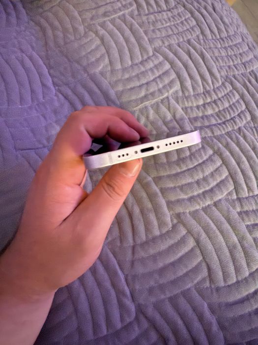 Продам Айфон 12 белый цвет