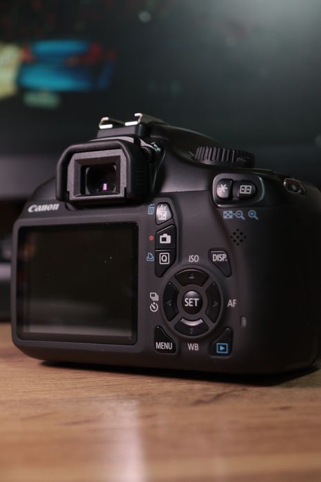 Продам фотоаппарат Canon 1100D