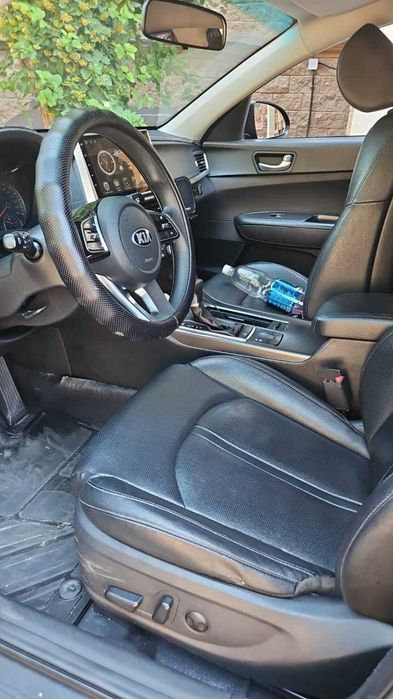 Продам машину Kia K5