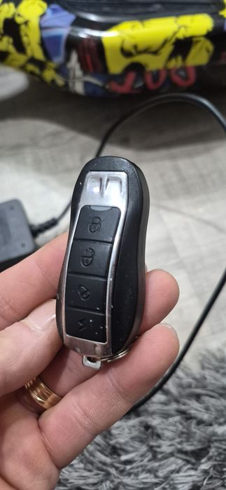 Hoverboard   2 bucăți  la preț  de 1, are  doar o telecomanda