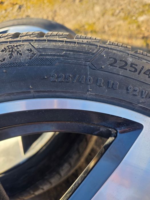 Vand roti Passat B7 model 18” 225/40R18V cu 2 jante fisurate
