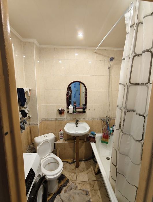 1 ком гостинка в 20 мкр