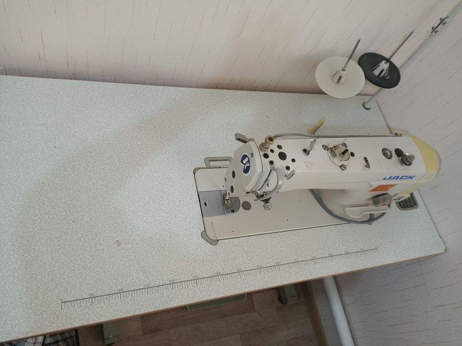 Швейная машина Jack