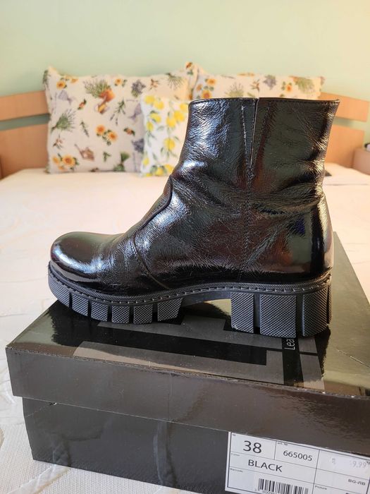 Боти черни естествен лак mat star