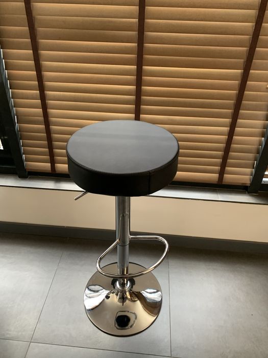 Бар Стол Киев  с 24м гаранция и безплатна доставка до офис