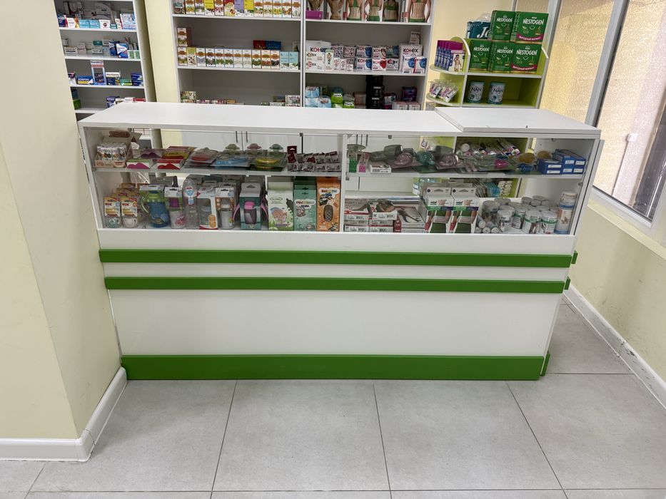 Витринные полки.