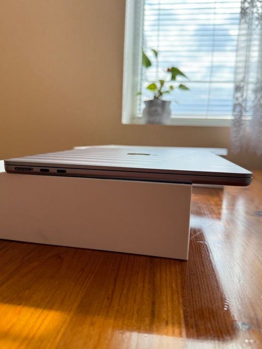 Перфектен MacBook Air 13 M2 / 8GB RAM / 256GB SSD / Space Gray