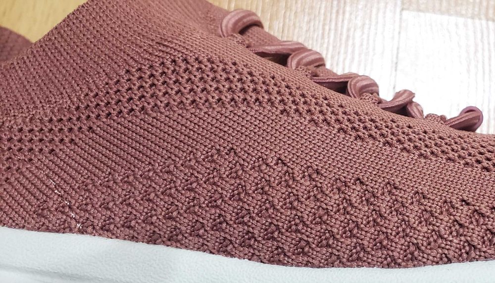 Нови оригинални маратонки SKECHERS за момиче