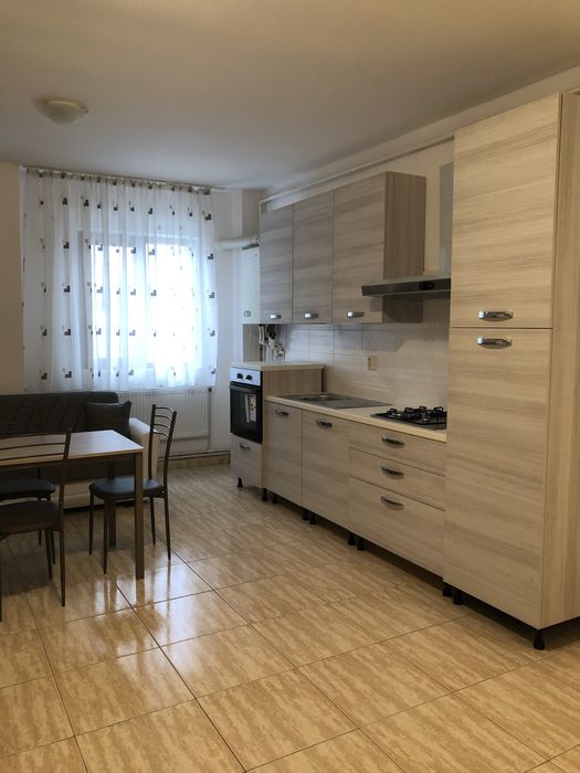 Apartament cu 3 camere, de inchiriat