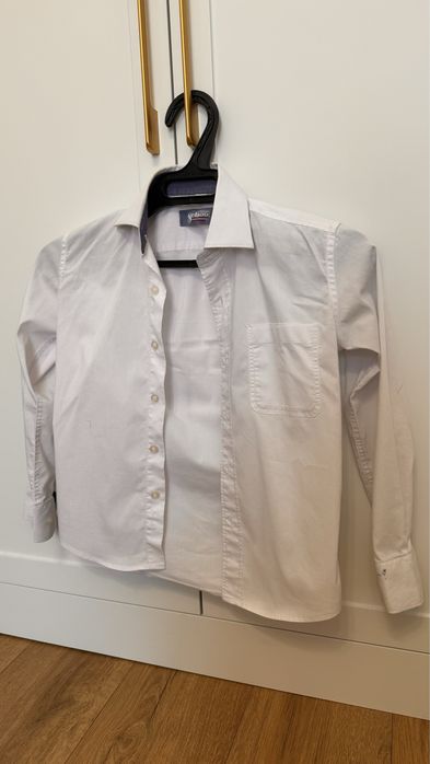 Детские 2 рубашки рост 122. Общая цена 8000 тг