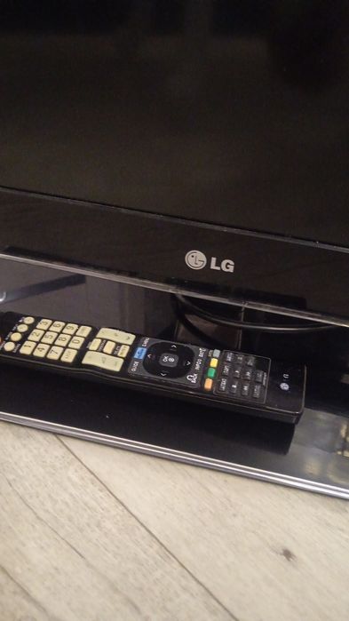 Телевизор LG  EIECtronics