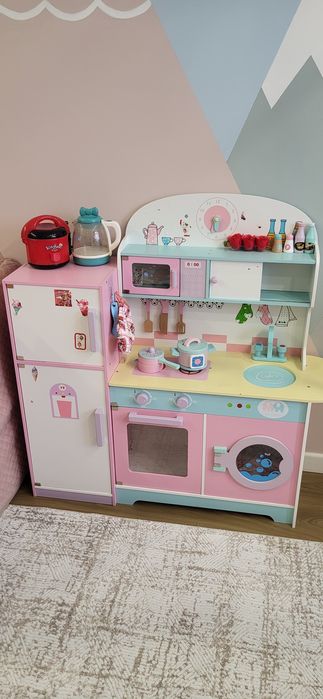 Детская кухня из дерева