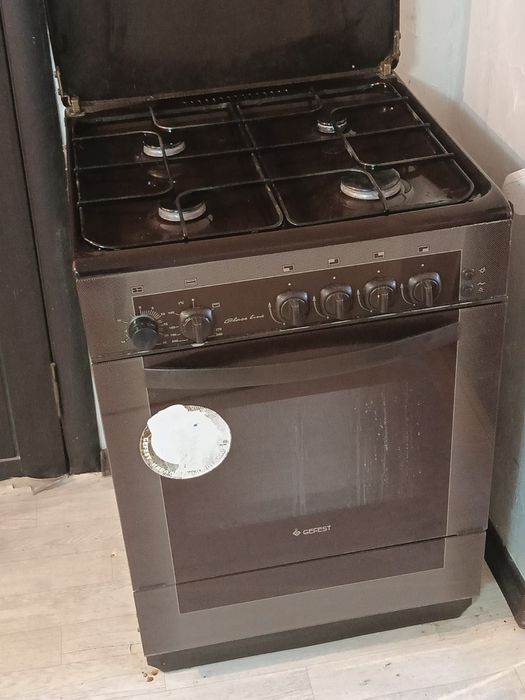 Продам газ плиту Гефес