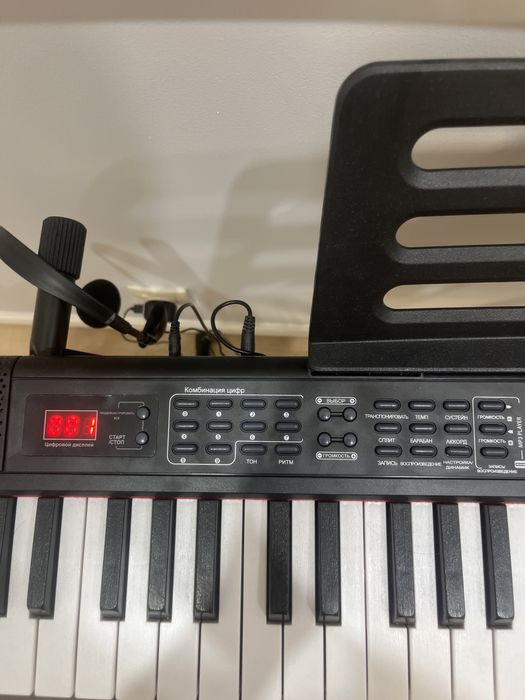 Цифровое пианино черный