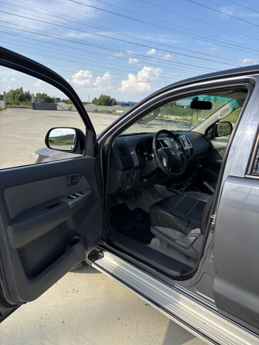 Toyota Hilux 2.5 diesel 144 cp manual 2012