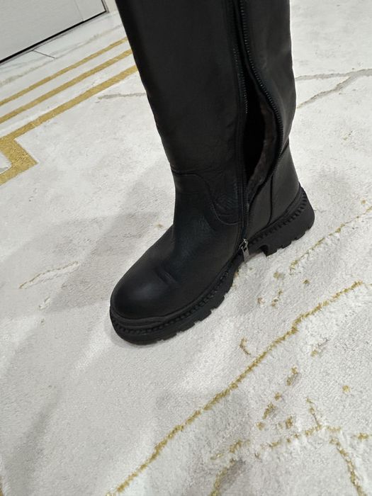 Кожанные сапоги размер 35