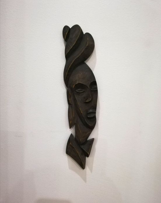 Красива дърворезба  Женска глава