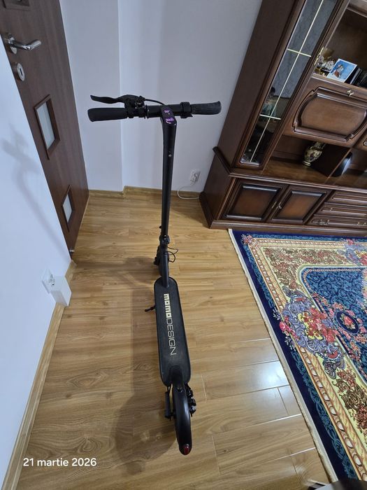 Trotineta electrica Momo Design în stare foarte bună