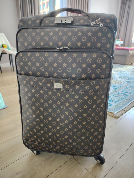 Продам чемодан новый