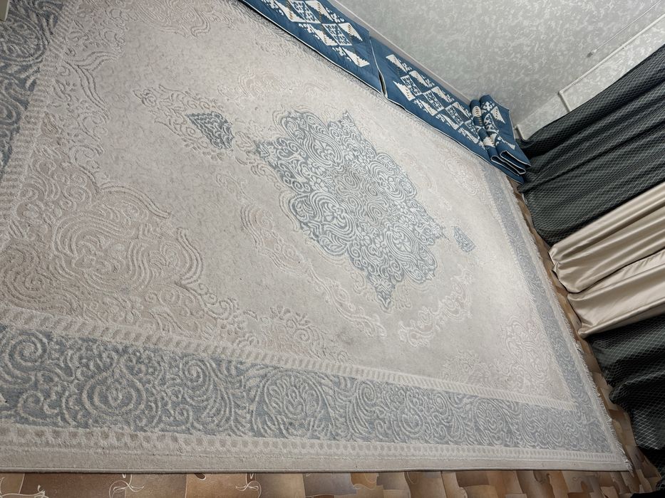 Ковер для дома в отличном состояний