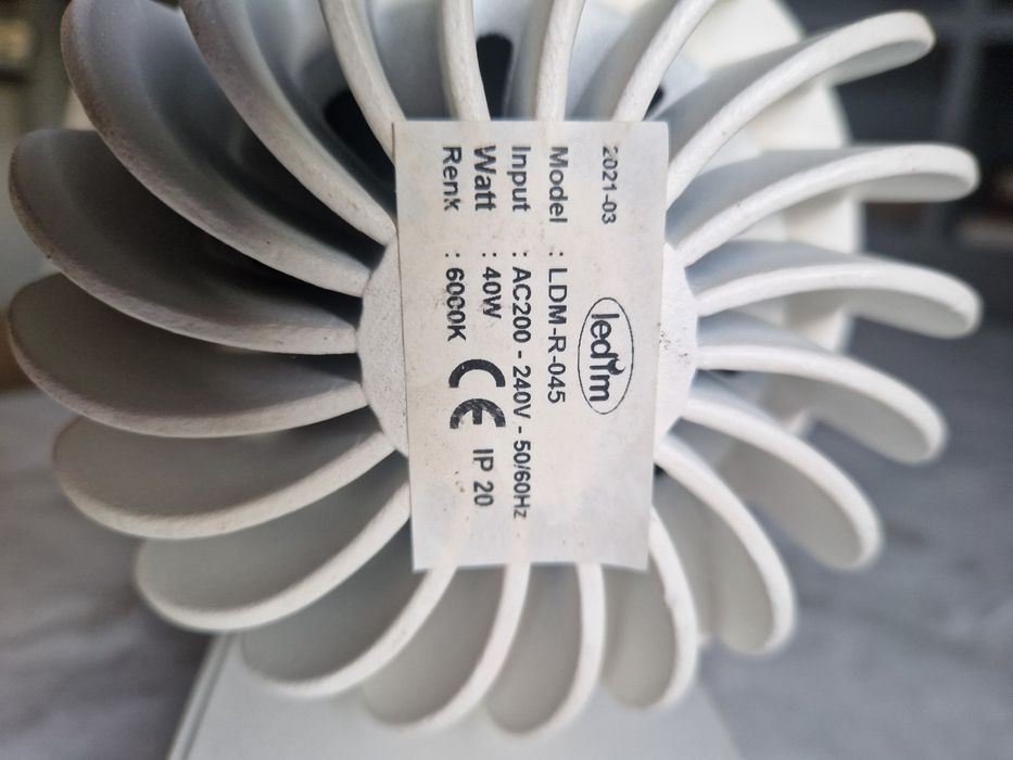 витрины, островки, стойки для одежды