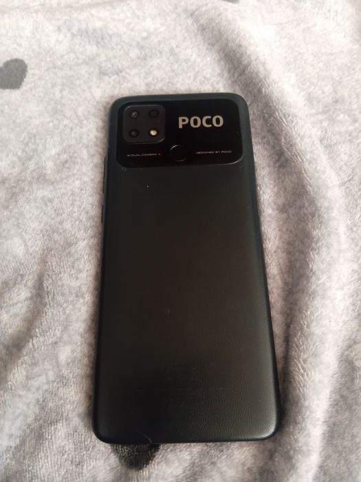 Телефон POCO в отличном состоянии.