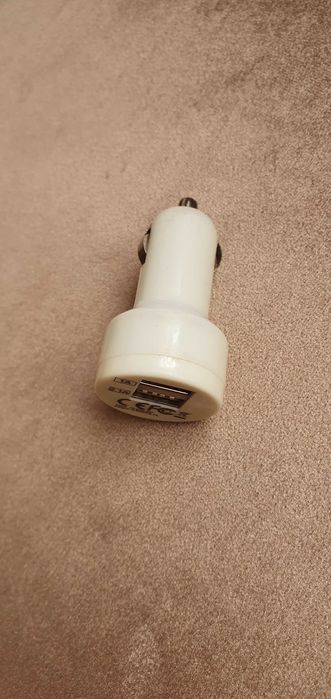 Încărcător auto 12 - 24V DC, cu două porturi USB