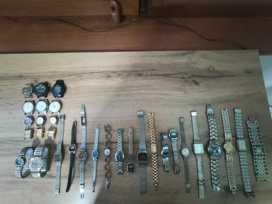 Продавам часовници!