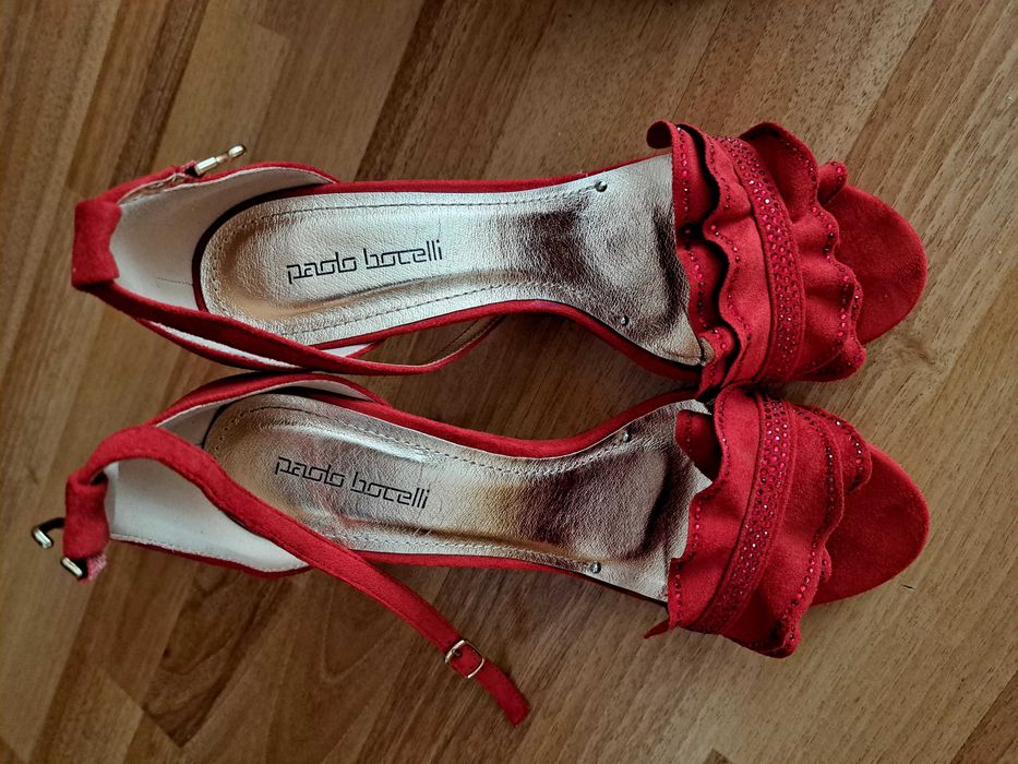 Дамски червени сандали много елегантни номер 39