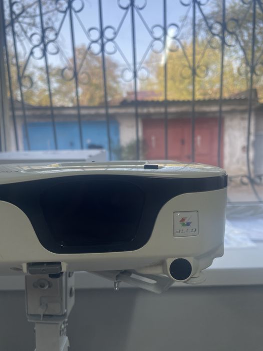 Срочно продам проектор Epson model H429B