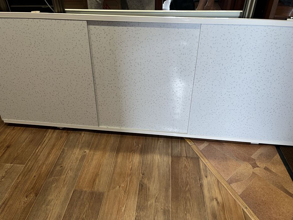 Продам тумба с зеркалом ,экран