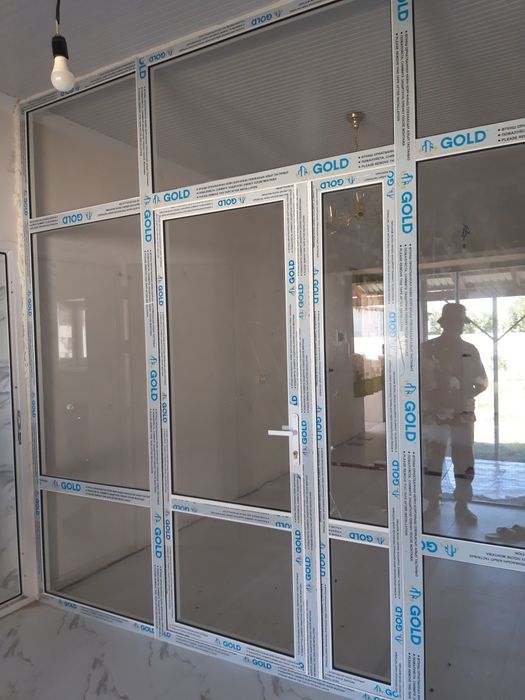 Витражи перегородки алюминий и пластик.