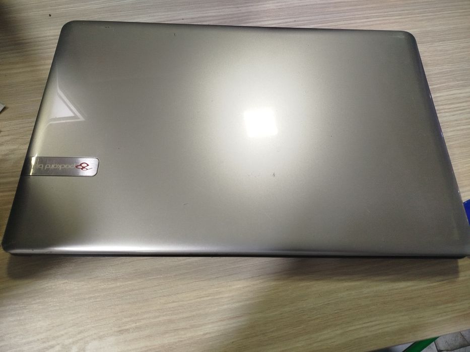 Packard bell noutbuk sotiladi