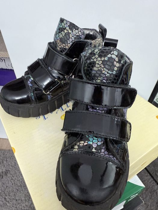 Ботинки на девочку