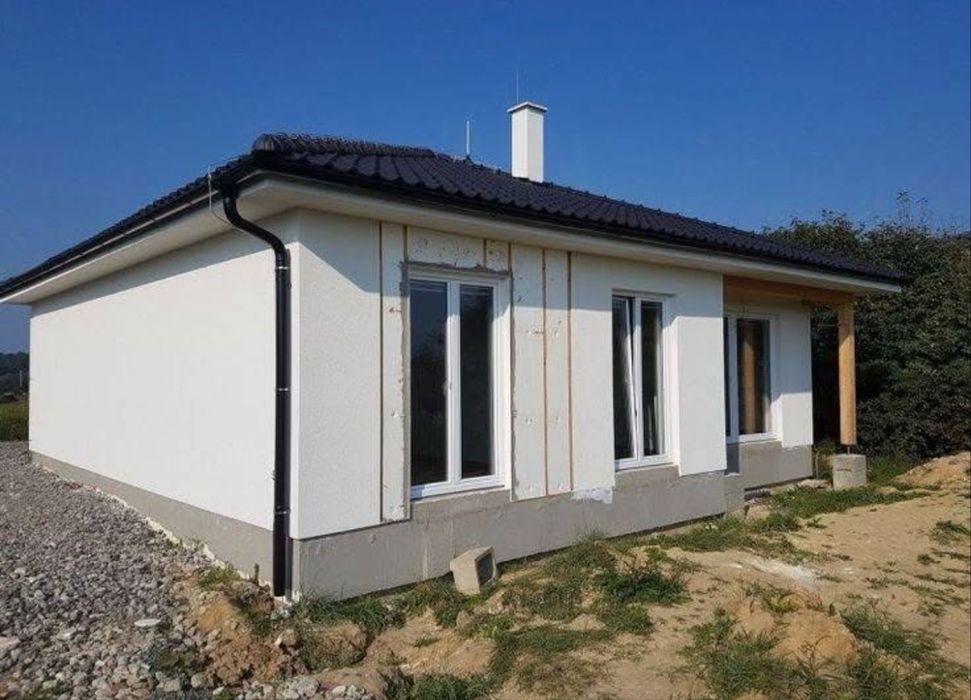 Vând case pe structură metalică și panouri sendwich