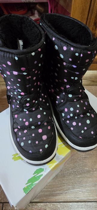 Запазени обувки и ботиши за момиче