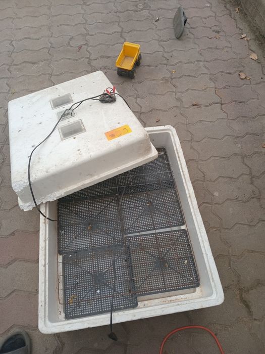Продам инкубатор несушка