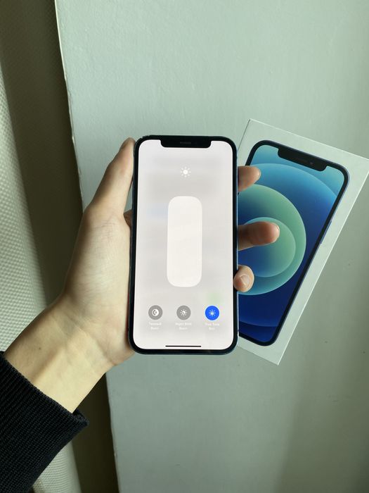 Продам Айфон 12 128gb 75%