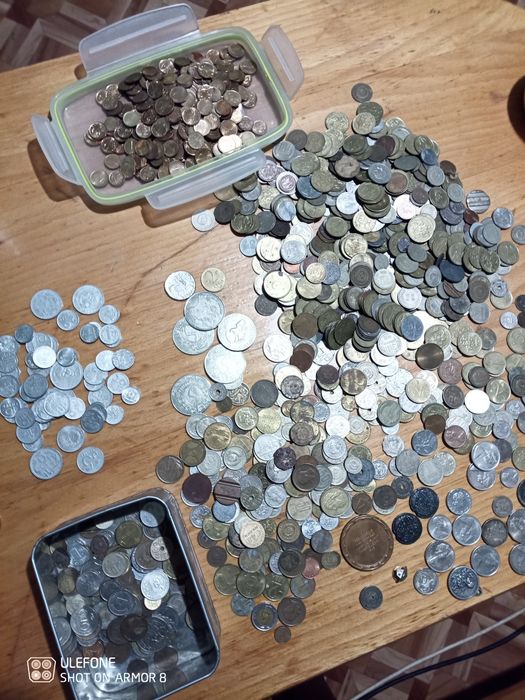 Продават се доста монети