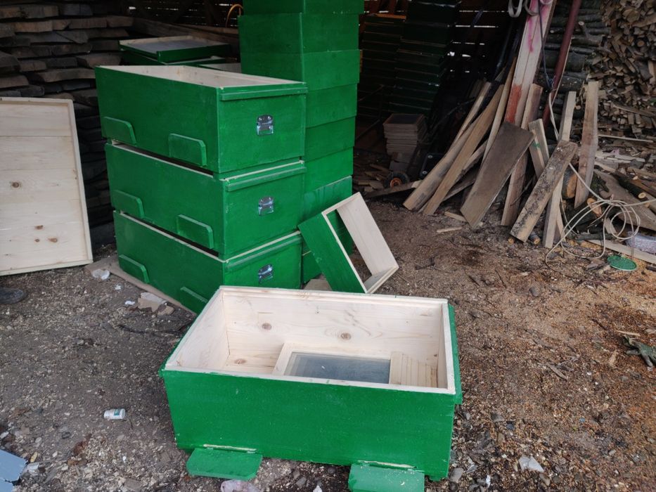 Vand/confecționez stupi