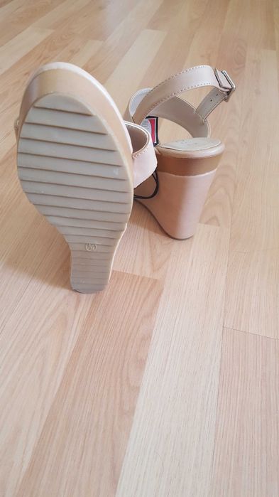 Нови сандали 38 номер