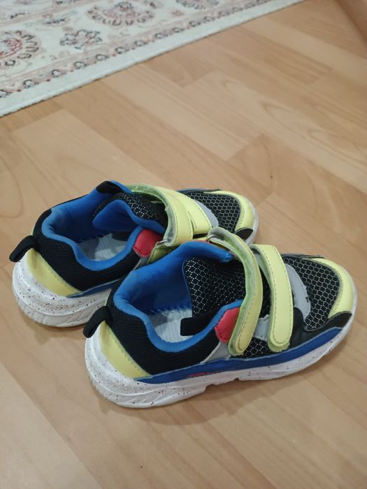 Обувь детская спортивная