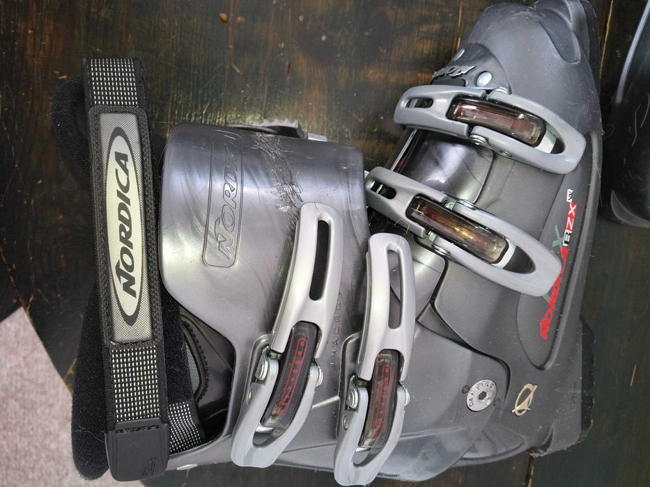 Продавам ски обувки Nordica