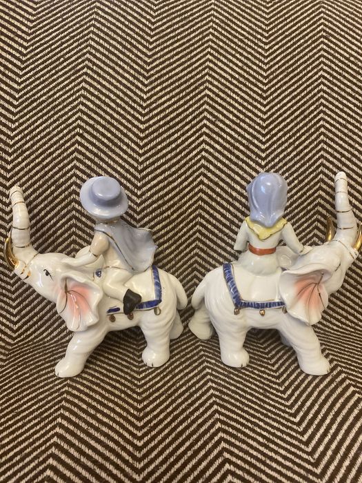 Слоники фарфоровые