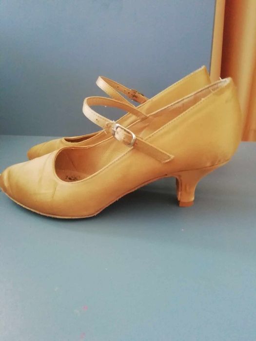 Обувки за спортни танци