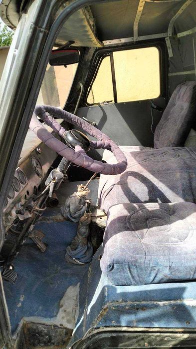 Uaz moshinasi sotiladi