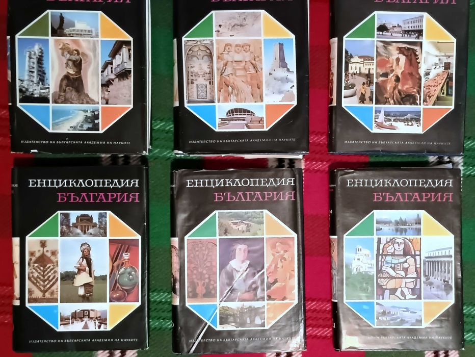 Продавам 2 комплекта книги и 6 самостоятелни