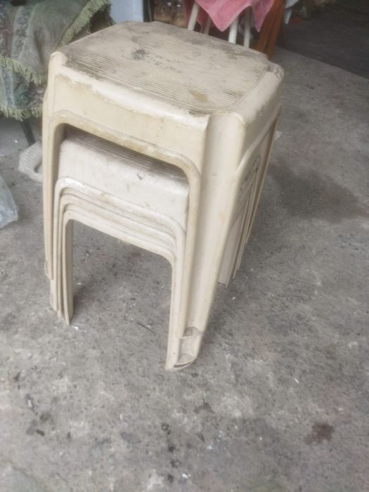 Продам шкафы, стулья,вешалку тумбочку.