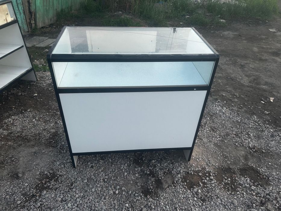 Продам витрины б/у